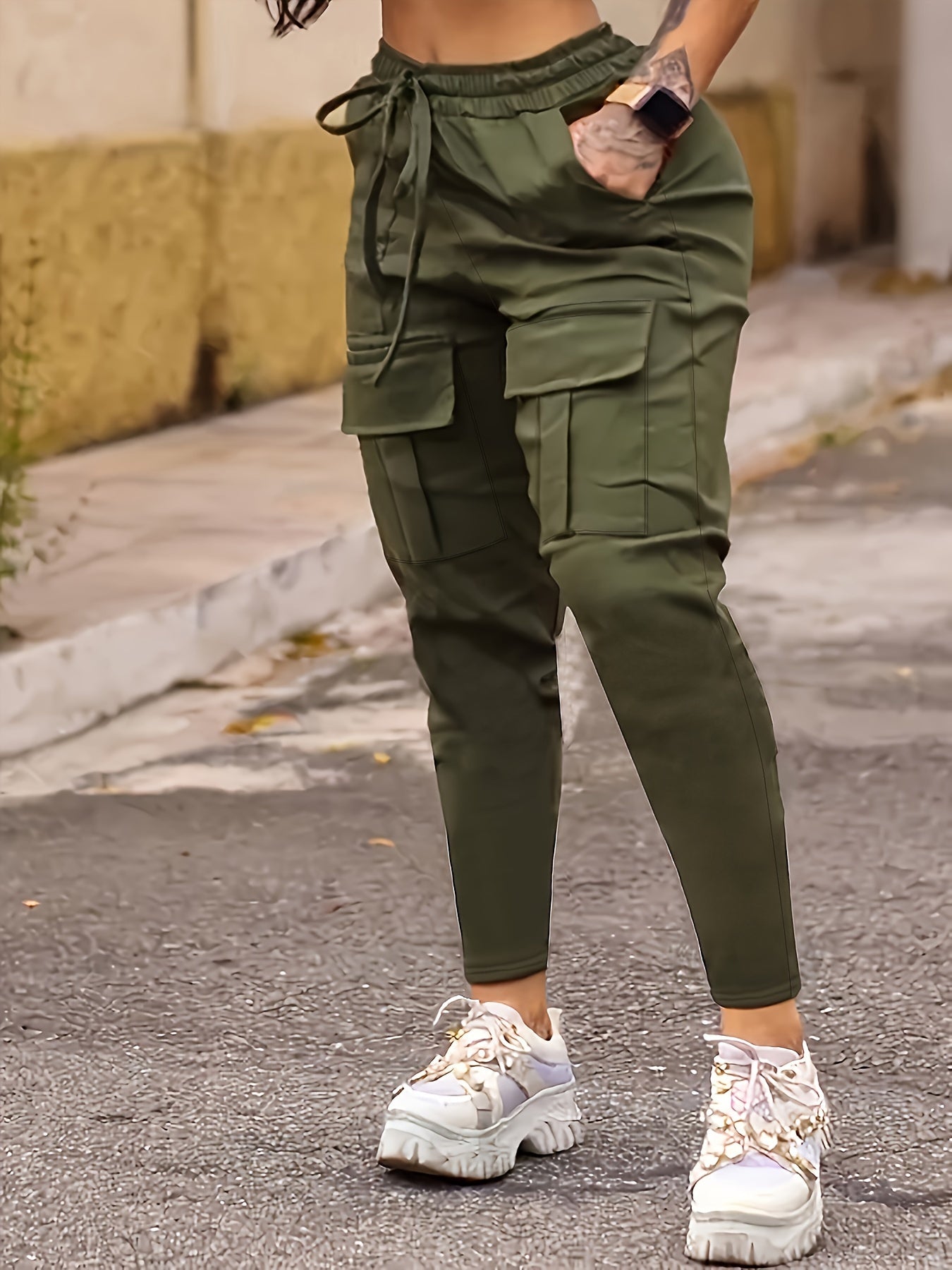 womens solid color covered pocket cargo joggers high stretch