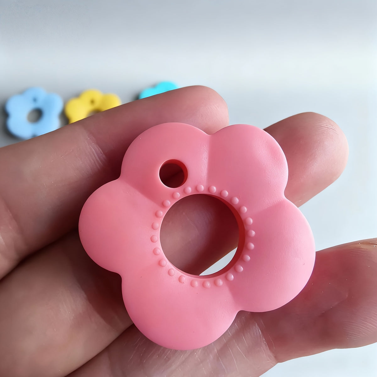 gift 5 piece   multi color flower shaped keycap set